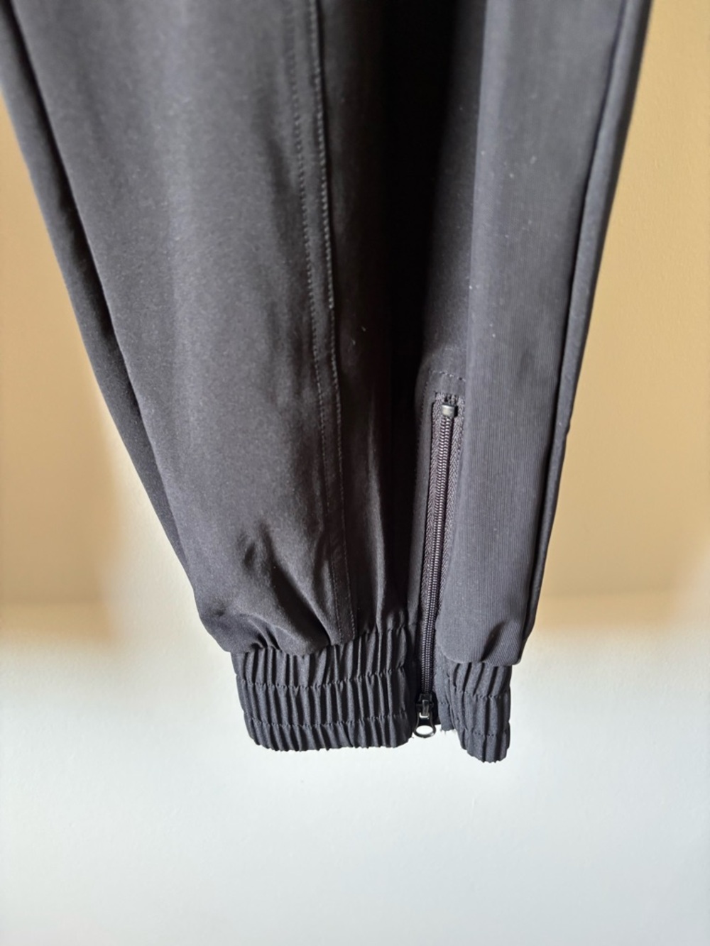 Victoria Sport Women's Black Zip-Pocket Jogger Pants NWOT - Picture 3 of 6